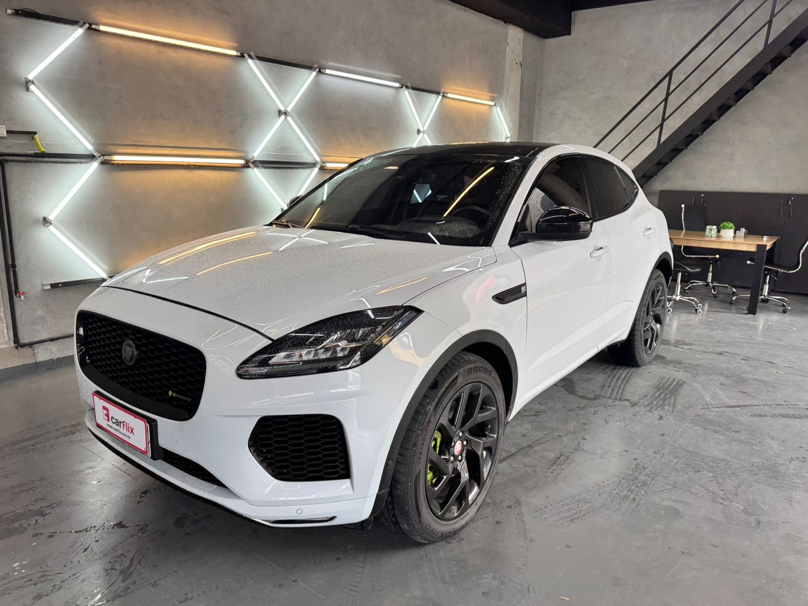 JAGUAR E- PACE